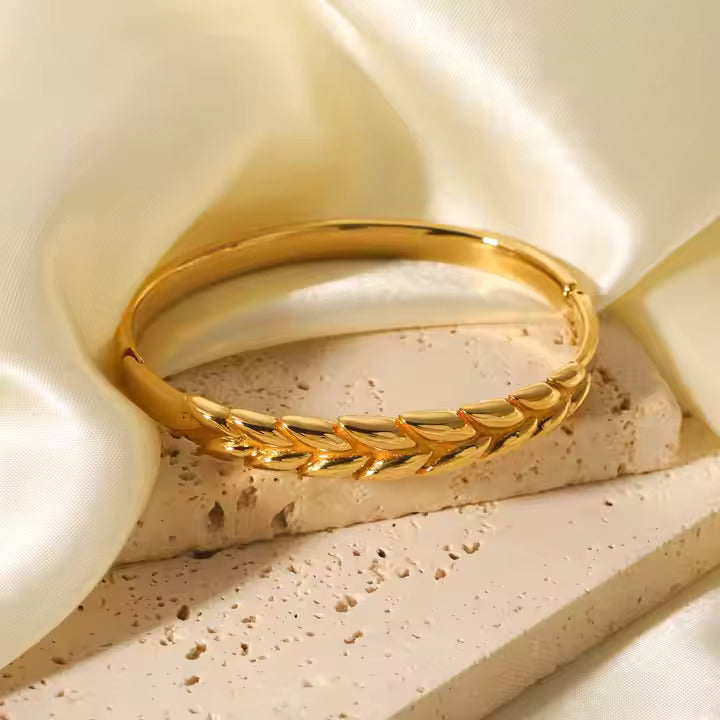 Elegant Laurel Leaf Bangle Bracelet For Women